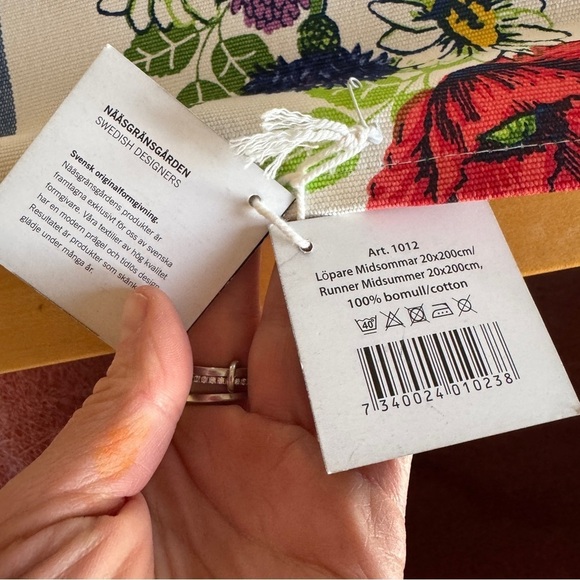 Naasgransgarden Swedish Floral Table Runner 20cm x 200cm - Picture 4 of 5